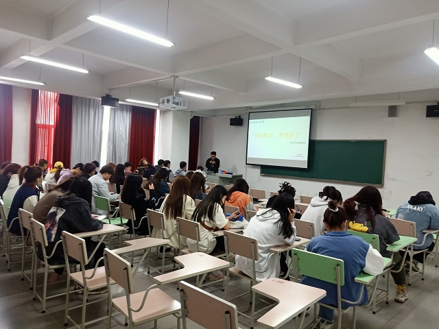 【完满班级】仰而赋诗 博览群书