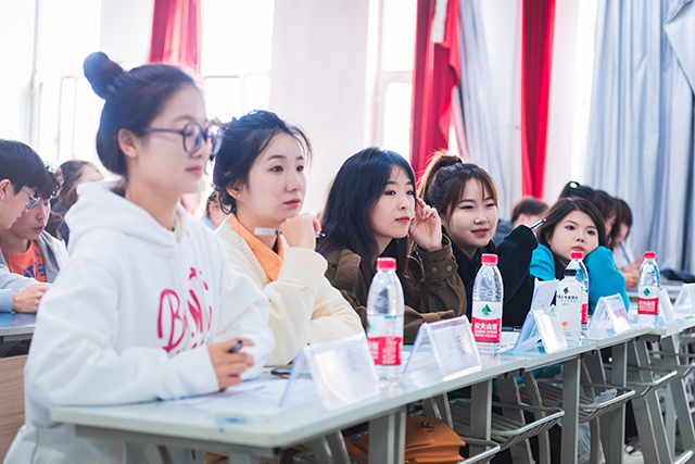 【学长计划】运筹帷幄之中 决胜赛场之上——“白马非马 唇枪舌战”0638太阳集团官网第十届“传媒杯”辩论赛初赛新闻稿