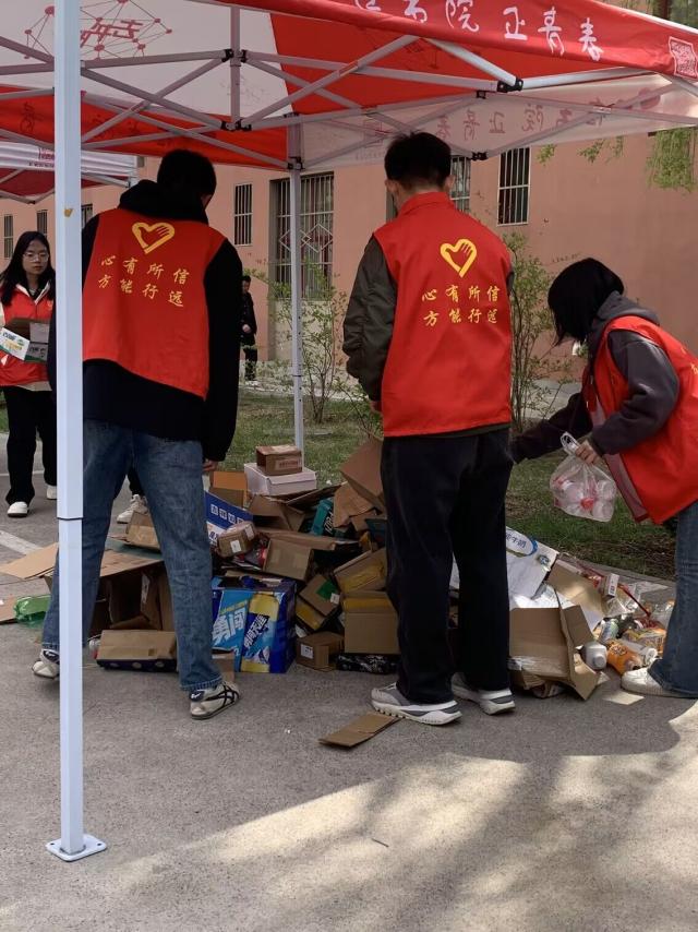 【志愿服务】纸箱传情 奉献爱心——0638太阳集团官网“太平庄公益慰问活动”第66期