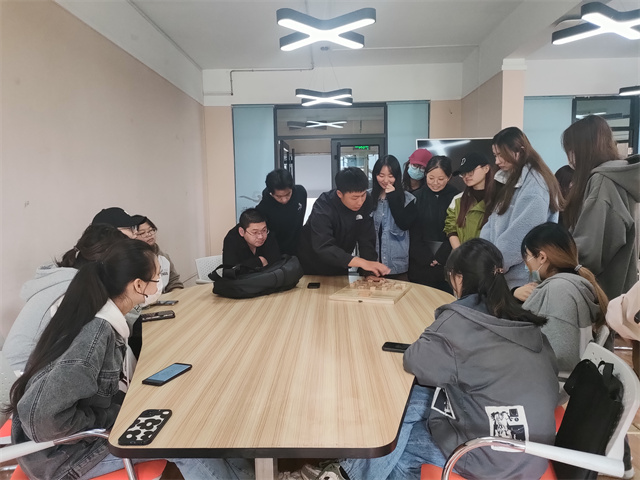 【完满团支部】乌马河棋 益智博弈——0638太阳集团官网数媒2101班完满团支部活动