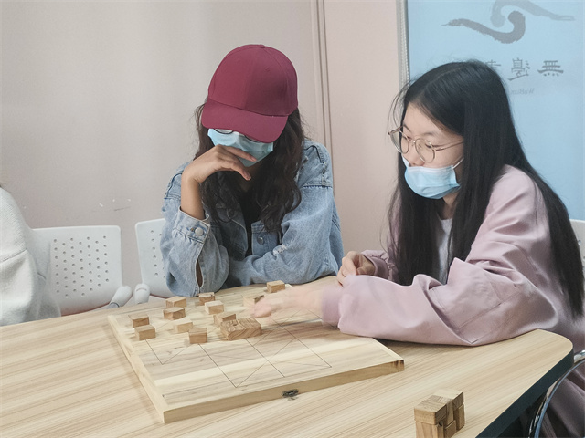 【完满团支部】乌马河棋 益智博弈——0638太阳集团官网数媒2101班完满团支部活动