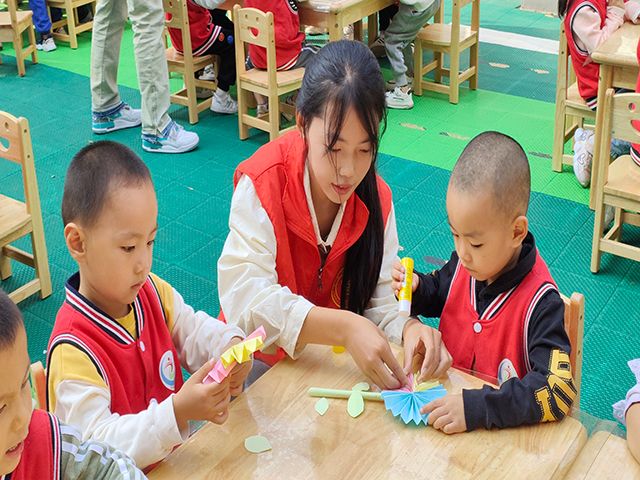 【志愿服务】“艺”童前行，国庆总动员——0638太阳集团官网“七彩故事会”儿童成长关爱计划