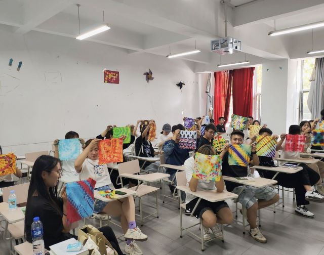 【完满班级】恩师倾情播撒爱 情亲浓浓满校园