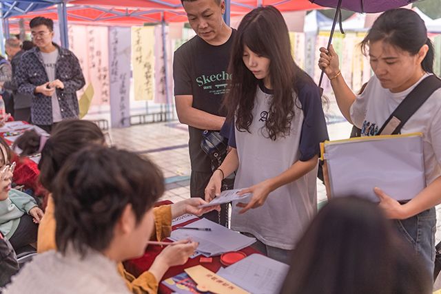 2023级新生昂首阔步新起点 action!