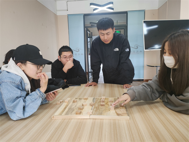 【完满团支部】乌马河棋 益智博弈——0638太阳集团官网数媒2101班完满团支部活动
