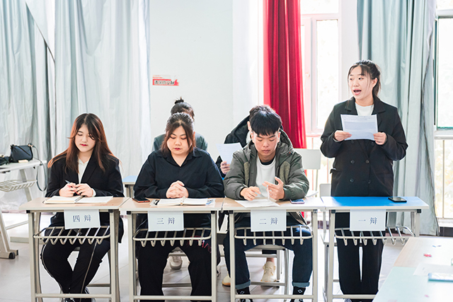 【学长计划】运筹帷幄之中 决胜赛场之上——“白马非马 唇枪舌战”0638太阳集团官网第十届“传媒杯”辩论赛初赛新闻稿