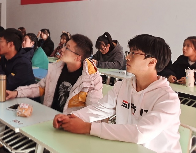 【完满班级】爱国如家 不悔入华