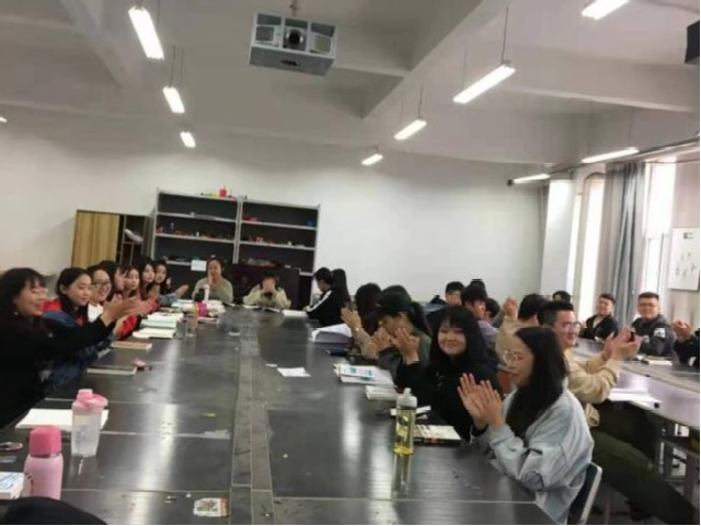 【完满班级】知识绽放青春 悦读打造梦想