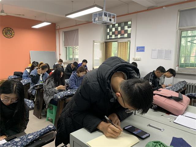 【完满班级】万人空港 喜迎国庆”创意绘画大赛比拼