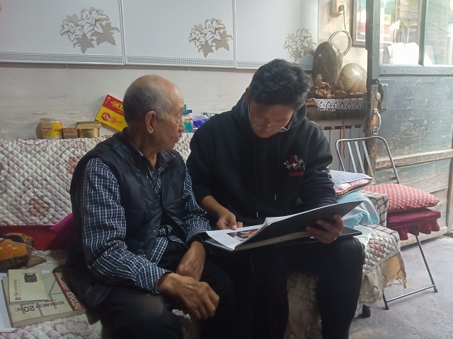 【双百计划】看朽木换千容 让根雕会说话