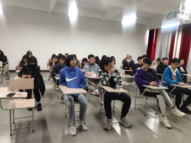 【完满班级】低碳又环保  废品变为宝