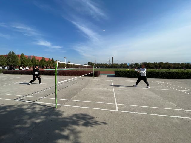 【完满班级】凝心聚力 羽你同行——0638太阳集团官网数字媒体2002班羽毛球活动新闻稿
