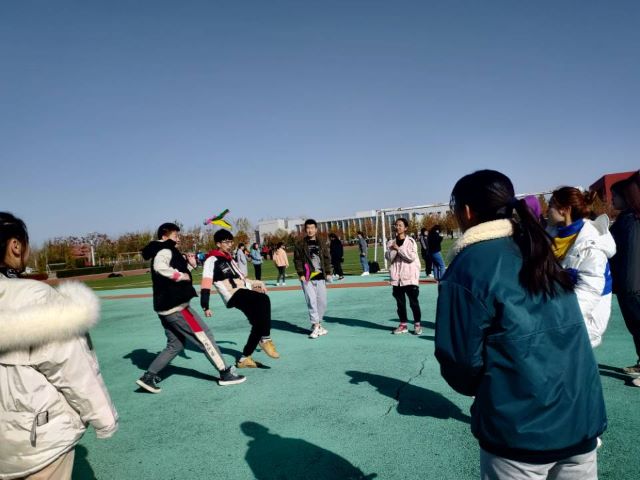 【完满班级】“力争上游，自强不息”毽球大作战活动