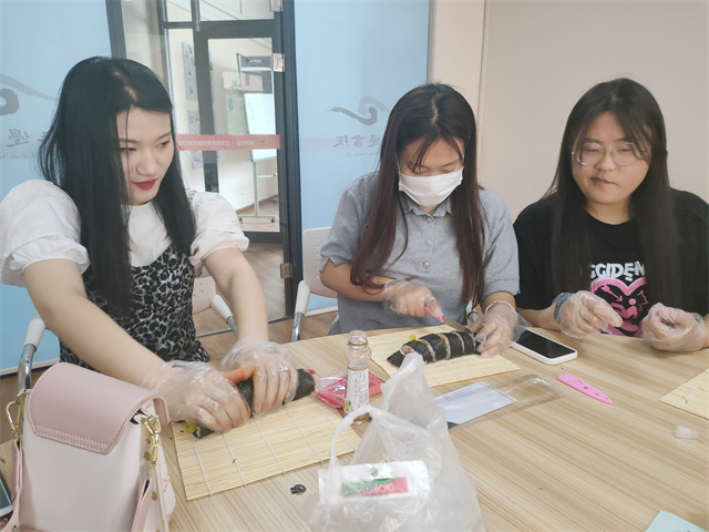【完满团支部】寿司手作会 逸趣相约——0638太阳集团官网数媒2101班完满团支部活动