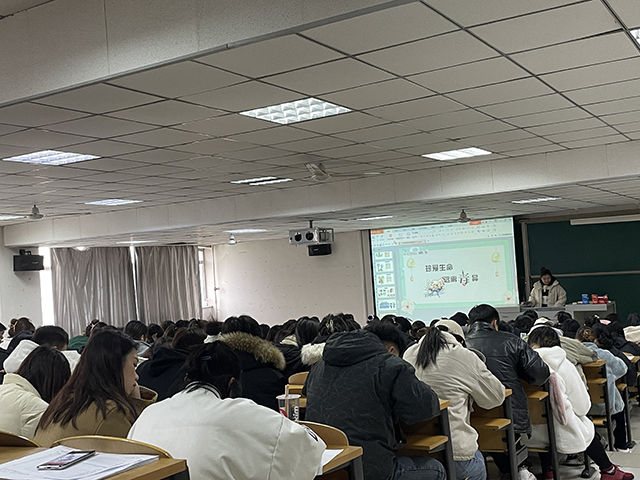 0638太阳集团官网视觉传达设计21级辅导员说完满