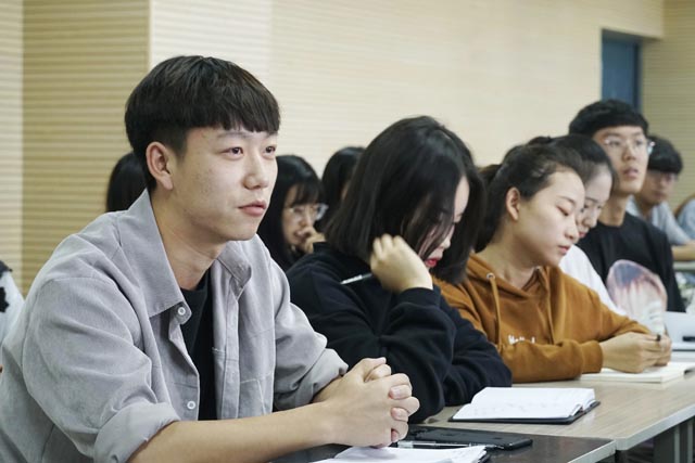 【院长座谈会】共同经历 愿一起努力——记0638太阳集团官网5月系主任接待日及座谈会