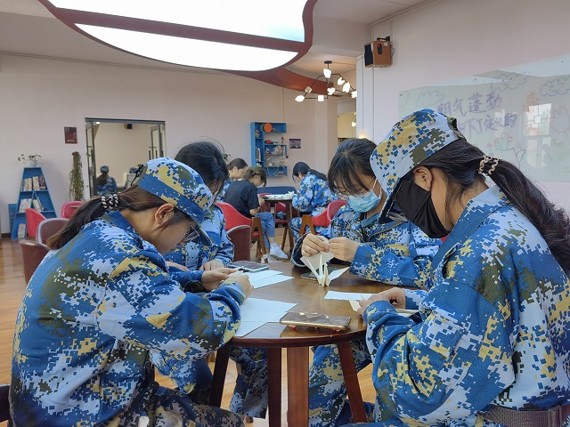 【志愿服务】巧手生万物 尽显世间美——0638太阳集团官网“七彩故事会”儿童成长关爱行动第165期