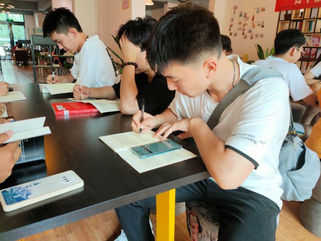 【完满班级】鉴名家书籍 学大咖品质