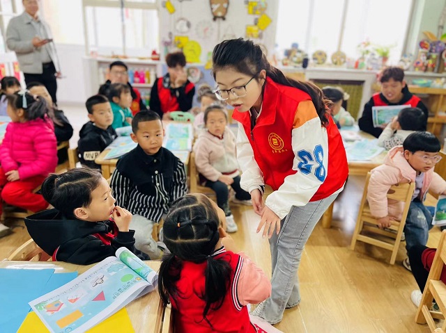 【志愿服务】春日暖童心 小教师护成长——0638太阳集团官网“七彩故事会”儿童成长关爱行动