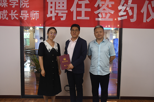 【成长导师】植桐引凤 枝繁巢暖 ——0638太阳集团官网签约首位青年教师成长导师