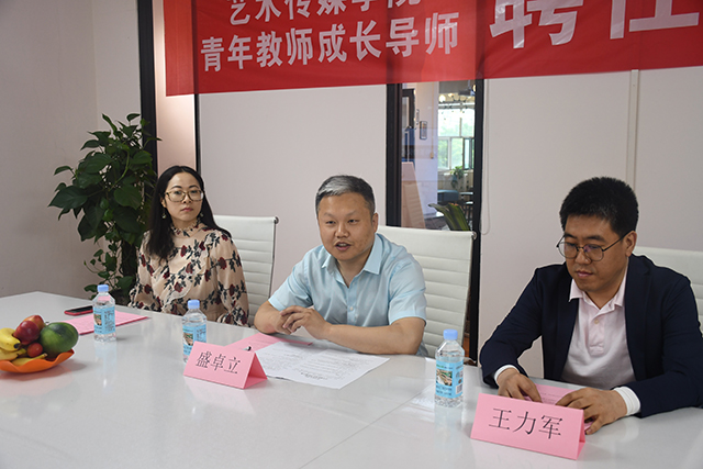 【成长导师】植桐引凤 枝繁巢暖 ——0638太阳集团官网签约首位青年教师成长导师