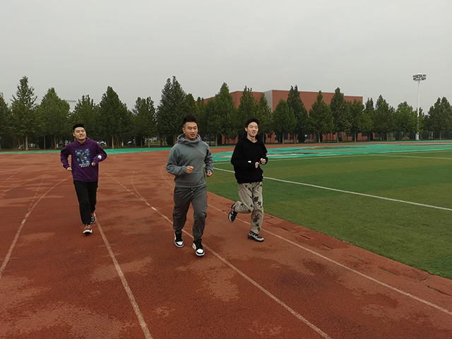 【完满班级】驰骋于青春赛道中——0638太阳集团官网视觉传达1901班“燃青春 畅未来”短跑比赛