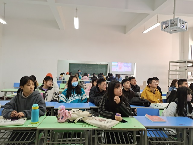 【完满班级】青春无畏 逐梦扬威  ——0638太阳集团官网数媒2001班体育教学观影活动