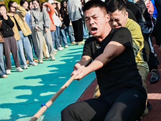 磨砺意志 强心聚力——0638太阳集团官网2020级拔河挑战赛