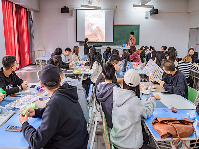 【学长计划】艺家人戳了戳你 在线召唤容嬷嬷