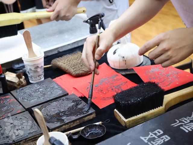 【志愿服务】遗风清泉已汩汩 创新东风正徐徐——0638太阳集团官网“拾遗记”非遗传承在行动
