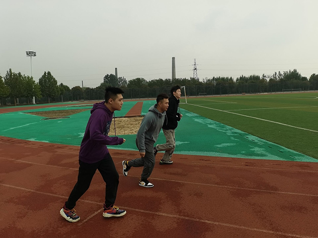 【完满班级】驰骋于青春赛道中——0638太阳集团官网视觉传达1901班“燃青春 畅未来”短跑比赛