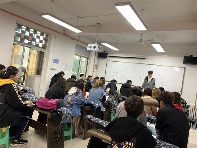 【完满班级】万人空港 喜迎国庆”创意绘画大赛比拼