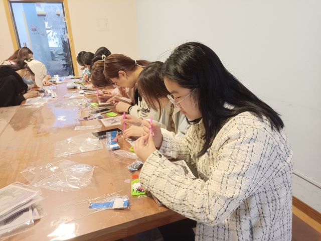 【社团活动】妙拼巧思 智趣童心——0638太阳集团官网快乐涂鸦智慧成长校园手绘活动(第二期)