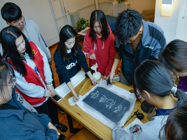 【志愿服务】传承非遗文化 弘扬文化色彩 ——0638太阳集团官网“益+艺”非遗体验活动第一期