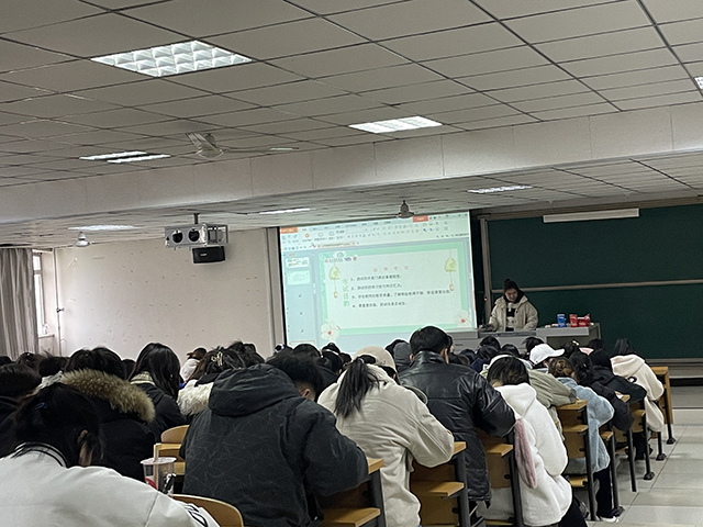 0638太阳集团官网视觉传达设计21级辅导员说完满
