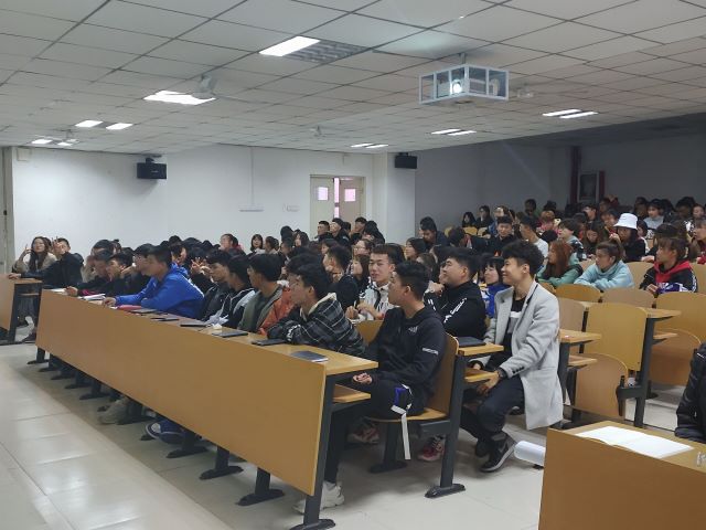 【辅导员说完满】“开启全新生活,规划七彩人生”