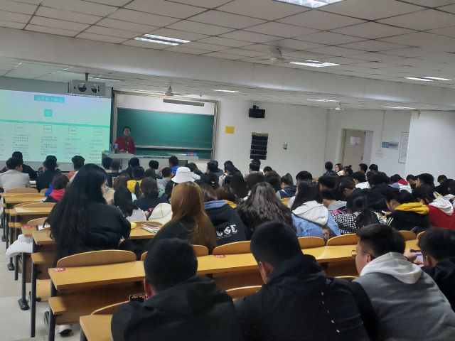 【辅导员说完满】“开启全新生活,规划七彩人生”