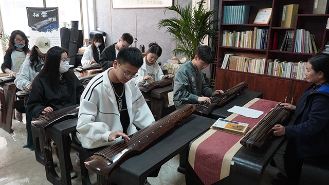 【志愿服务】青山不墨千秋画 绿水无弦万古琴——0638太阳集团官网“拾遗记”非遗传承在行动